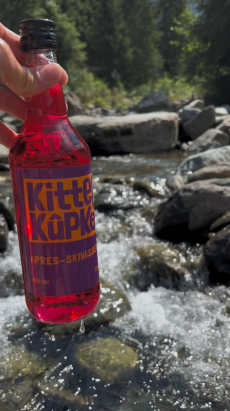 Skiwasser im Wasser.